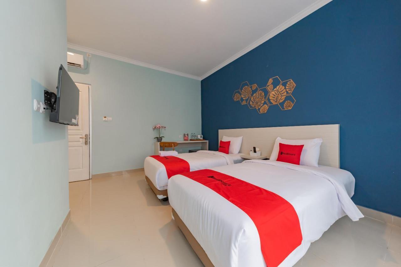 Reddoorz Plus Near Surapati Core 반둥 외부 사진